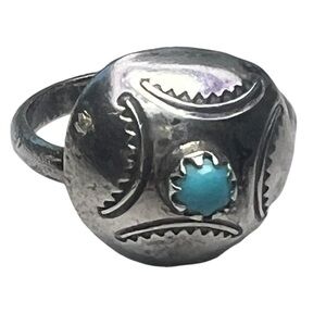 Vintage Native American Navajo Turquoise Sterling Silver Ring Dainty Demure